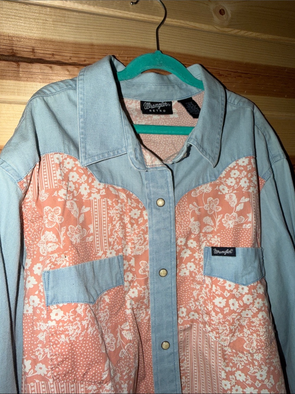 Wrangler Peach Floral Patchwork Western Shirt with Light Blue Chambray - Picture 3 of 4
